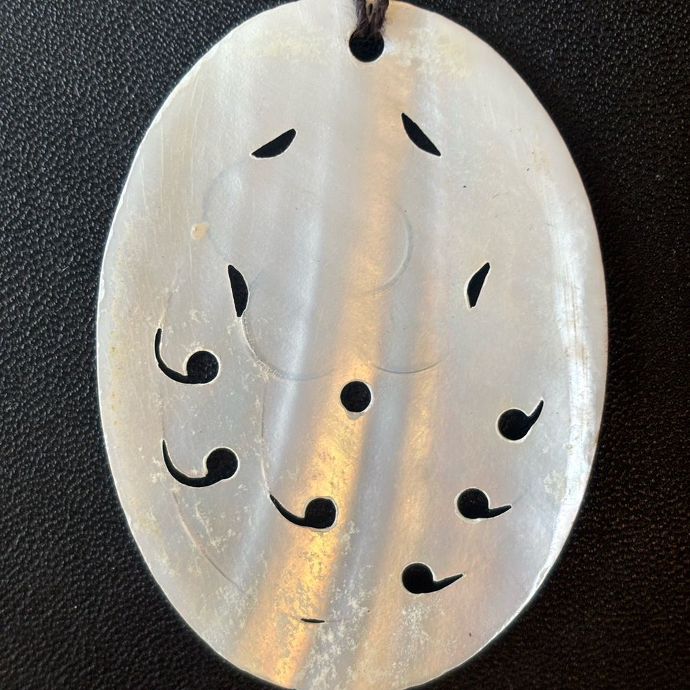 Mother of Pearl Flower Pendant Necklace - Picture 3 of 4